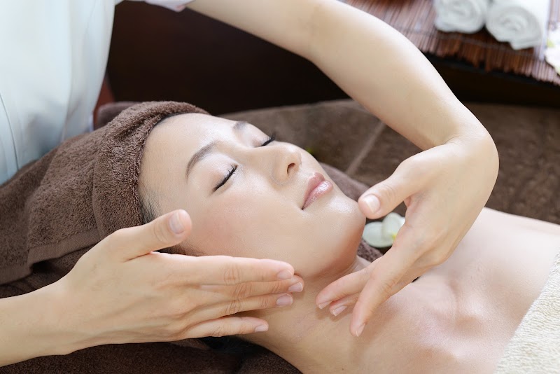 Painless Small Face Lift Facial at Nagoya Beauty Therapy Bone Trip Naka Ward, Nagoya - Day Spa in Naka Ward, Nagoya