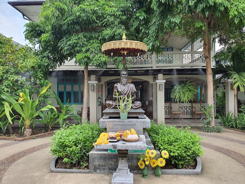 Prapatson Thai Traditional and Alternative Medicine Clinic Khun Han - Day Spa in Khun Han