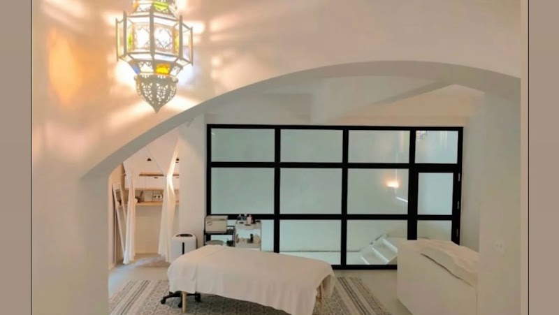 Private Salon MAHINA Naha City - Day Spa in Naha City