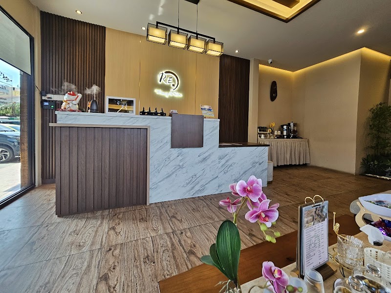 Refles Salon & Spa Massage Batam - Day Spa in Batam