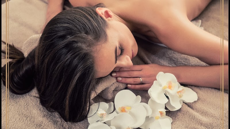 Rhodonite hot stone facial massage salon Cairns - Day Spa in Cairns