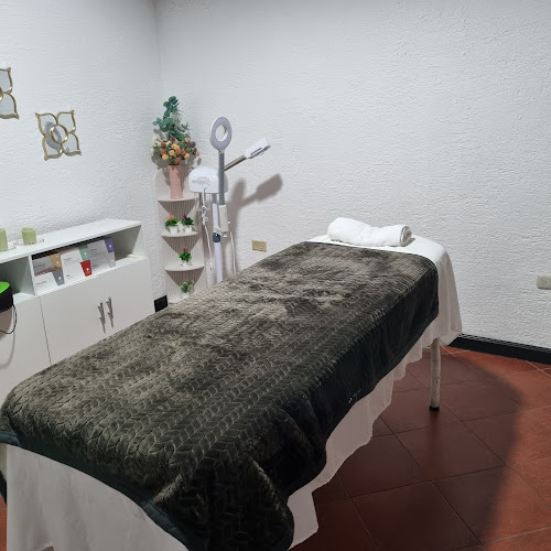 Rizos & Lizos Salon Barberia y Spa Antigua Guatemala - Day Spa in Antigua Guatemala