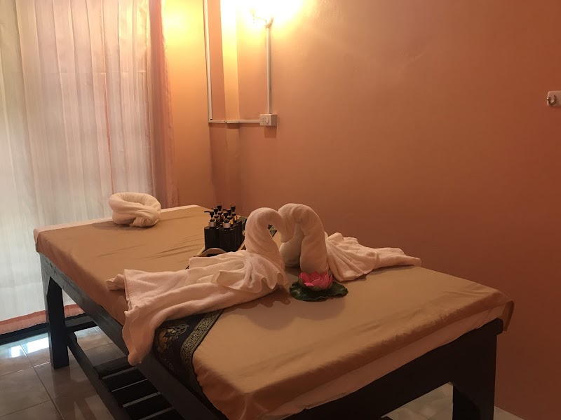 Ruean Kamol Thai Traditional Massage Shop Phra Phutthabat - Day Spa in Phra Phutthabat