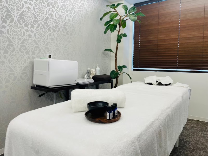 Ryokuchi Koen Az Shinkyu Seikotsuin / Az Beauty Suita City - Day Spa in Suita City