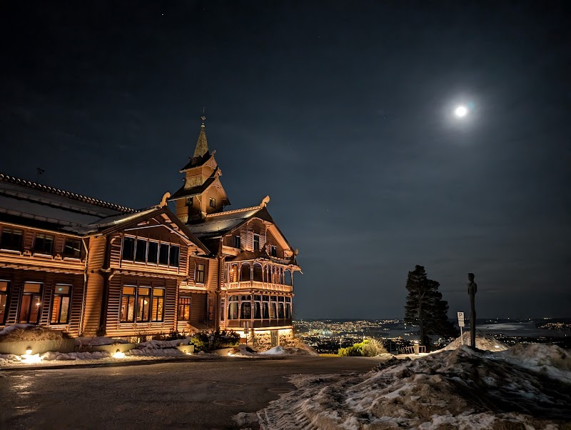 Scandic Holmenkollen Park Hotel Oslo - Hotel Spa in Oslo