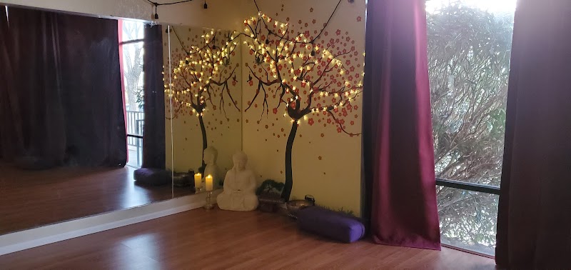 Shape of a Woman Yoga Quartz Hill - Day Spa in Quartz Hill