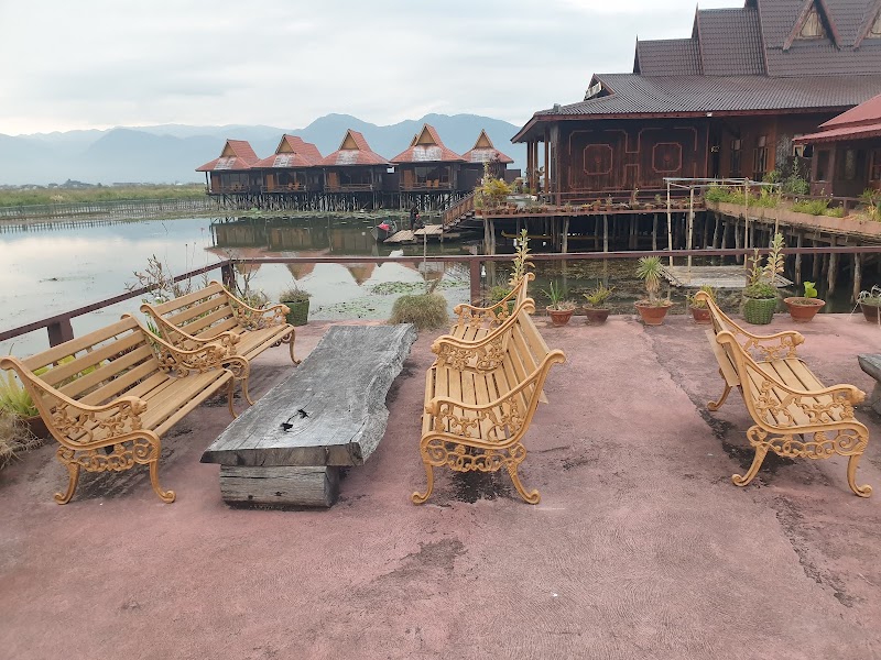 Shwe Inn Tha Floating Resort Bagan