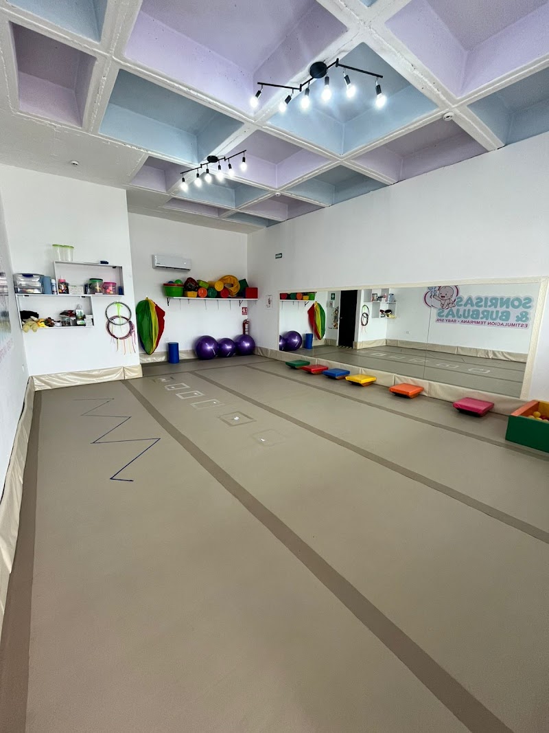 Sonrisas & Burbujas García - Day Spa in García