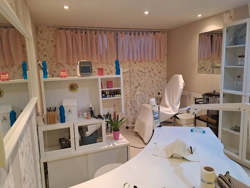 St. Tropez Szolárium és Szépségszalon Székesfehérvár - Day Spa in Székesfehérvár