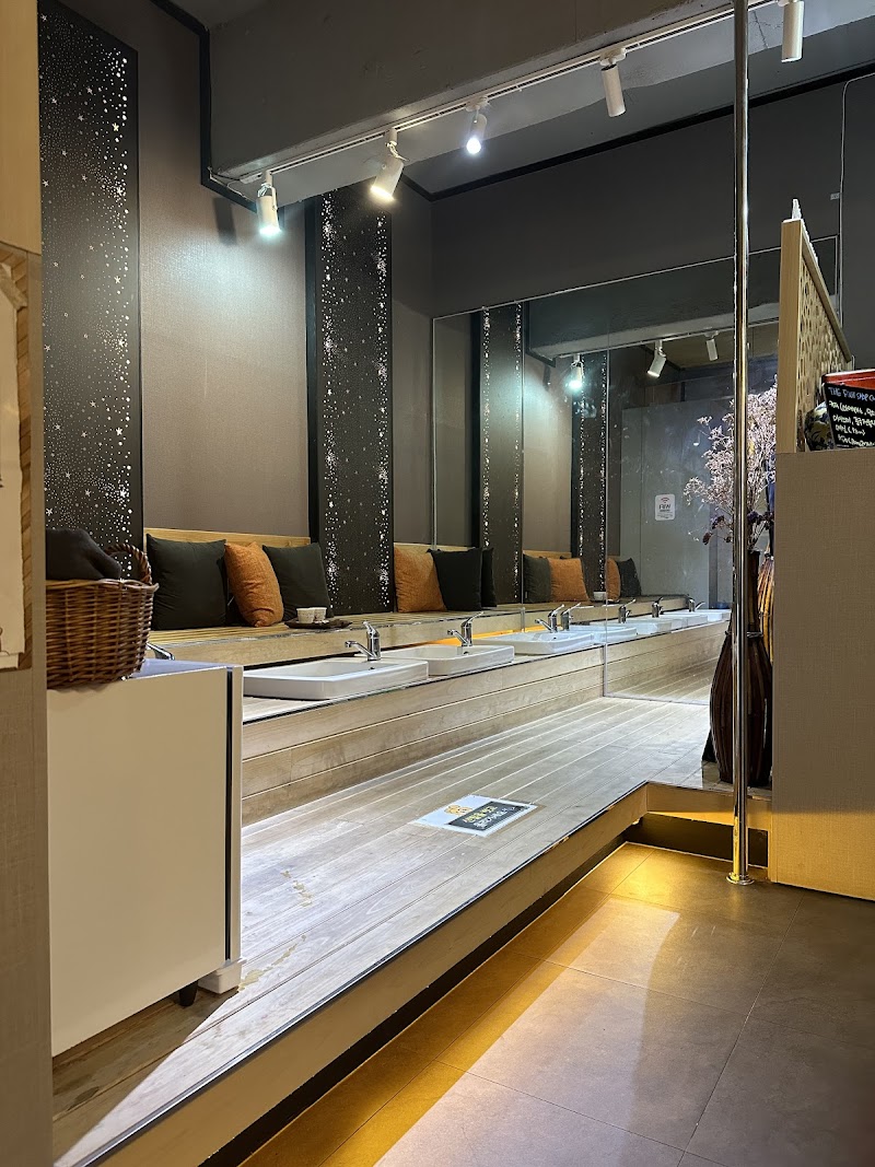 The Foot Shop Hongdae: Body & Foot Massage for Foreigners Seogyo-dong - Day Spa in Seogyo-dong