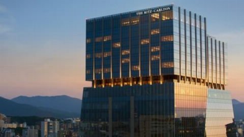 The Ritz-Carlton, Fukuoka - Hotel Spa in Fukuoka
