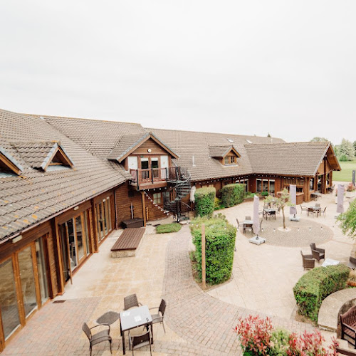 Witney Lakes Resort - Resort Spa in Witney